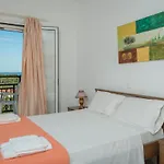 Yiannis Apartment Planos